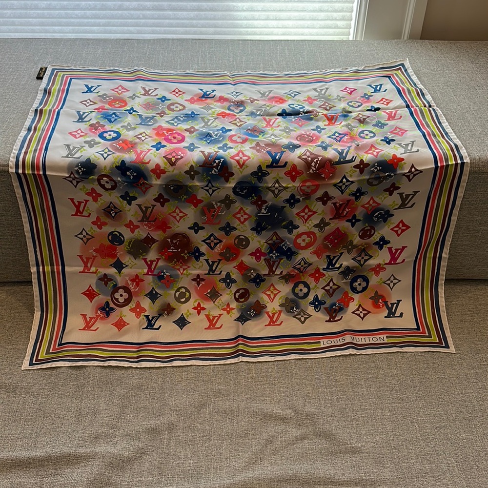 Louis Vuitton Silk Square 70